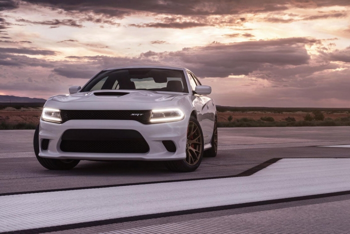 Dodge rupe barierele cu noul Charger SRT Hellcat