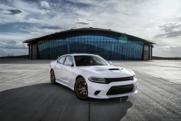 Dodge rupe barierele cu noul Charger SRT Hellcat