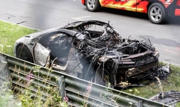 Un prototip Acura NSX a ars complet la Nürburgring
