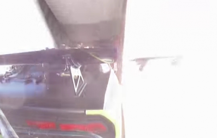 Epic: mașini parașutate de la 3.600 de metri