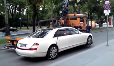 Ce se întâmplă când vrei să ridici un Maybach parcat neregulamentar?