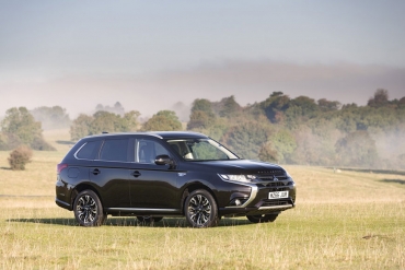 Mitsubishi Outlander PHEV Juro pregătit pentru 2017, vine cu noi funcții de confort și siguranță