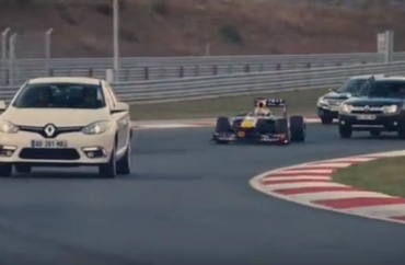 Duster se întrece cu un monopost de Formula 1