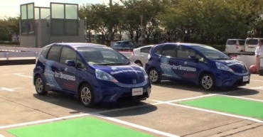 Maşina care îşi caută singură loc de parcare