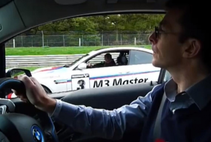 “Liniuţă” inedită între două BMW