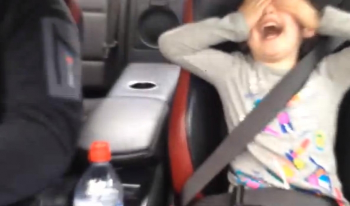 „Să nu-i spui lui mami!”