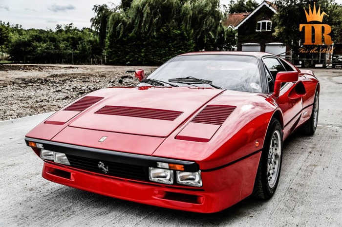 Cu Ferrari-ul clasic, la plimbare prin pădure