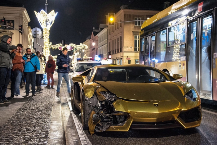 Lamborghini Aventador avariat serios în noaptea de Revelion în Polonia