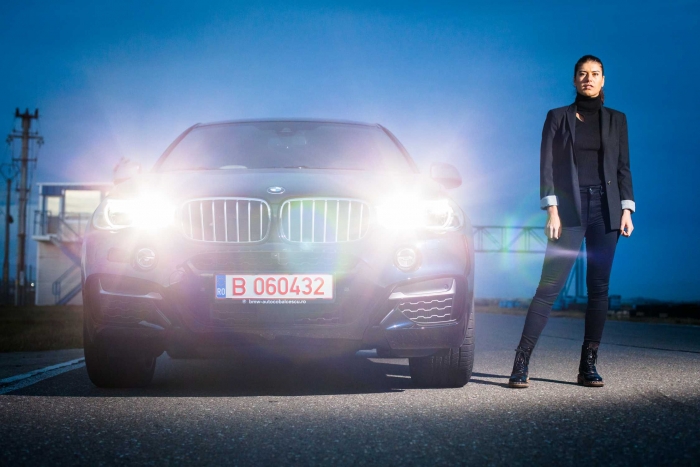 Sorana Cîrstea şi Marius Copil testează modelele BMW X5 şi BMW X6 pe circuit