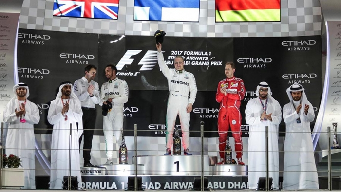 Bottas îl învinge pe Hamilton în ultima cursă a sezonului 2017