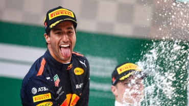 Cine râde la urmă râde mai bine! Ricciardo câștigă în China după o cursă agitată!