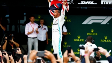 Hamilton profită de Safety Car și obține a șasea victorie la Silverstone