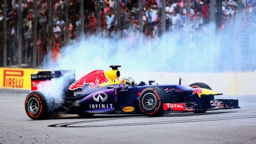 Vettel încheie cu o victorie era motoarelor V8