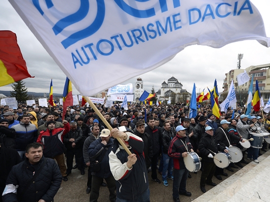Miting de amploare la Dacia