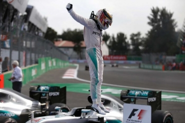 Încă nu e gata! Hamilton câștigă și în Mexic și se apropie de Rosberg în clasamentul general!