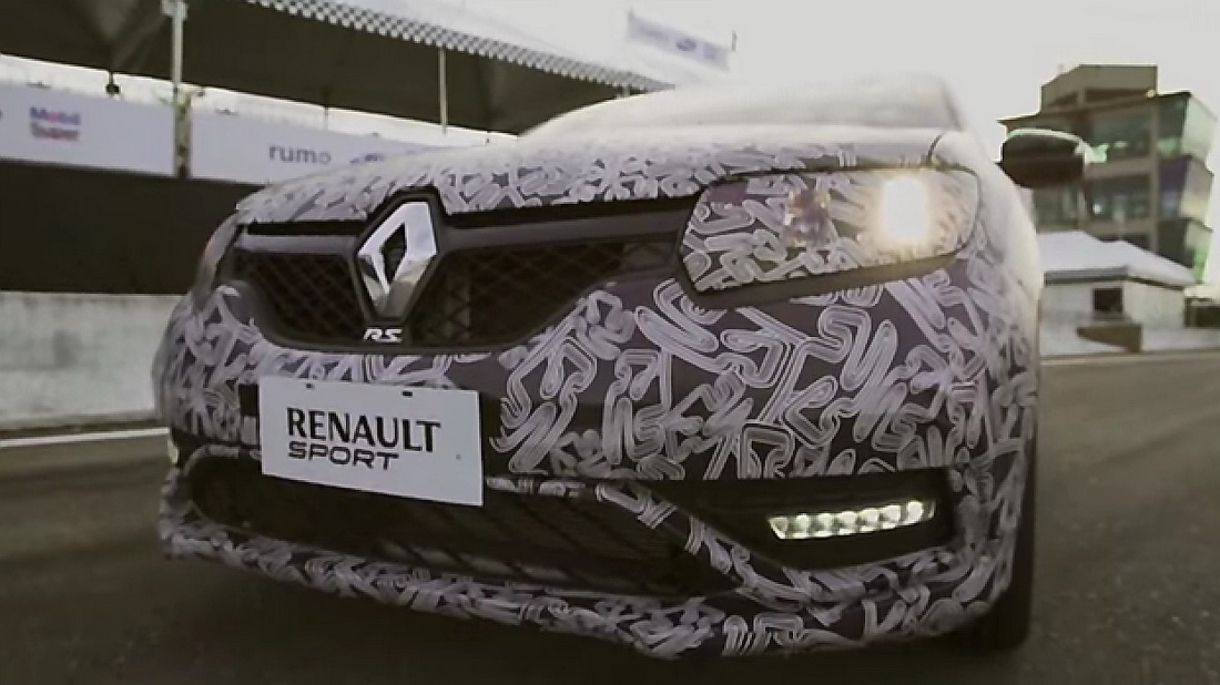 Renault Sandero RS pe circuit