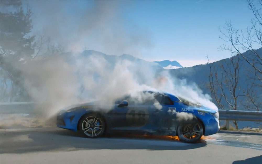 Alpine A110 cuprins de flăcări în timpul filmărilor Top Gear
