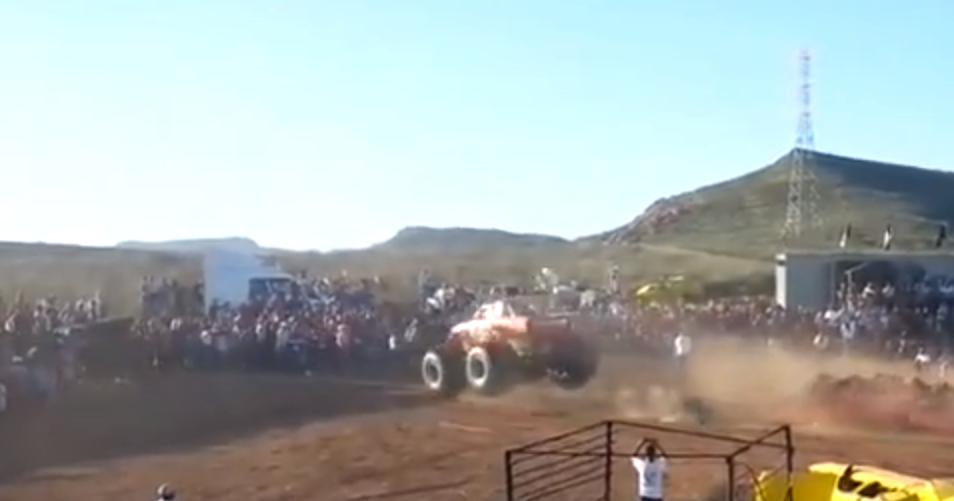 Accident teribil în Mexic cu un monster truck