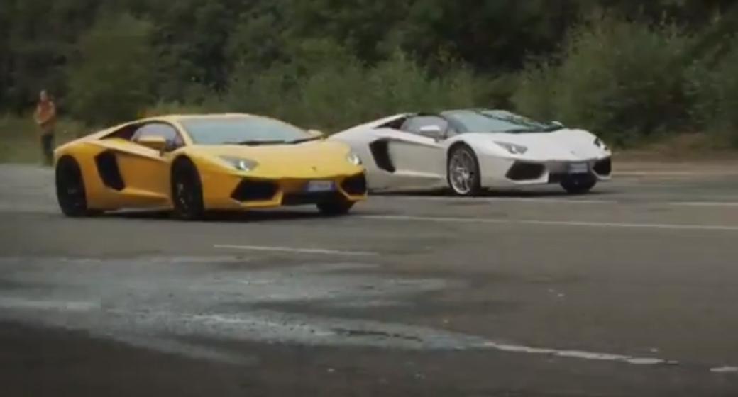 Liniuţă între două Lamborghini Aventador