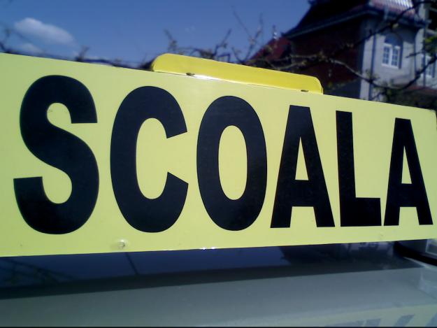 Se scumpeşte şcoala de şoferi