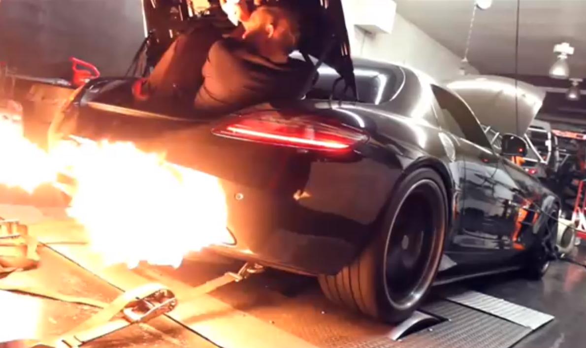 SLS, în flăcări pe dyno