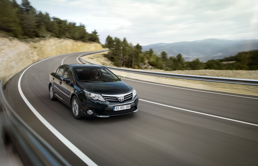 Toyota Avensis, cu internet în standard