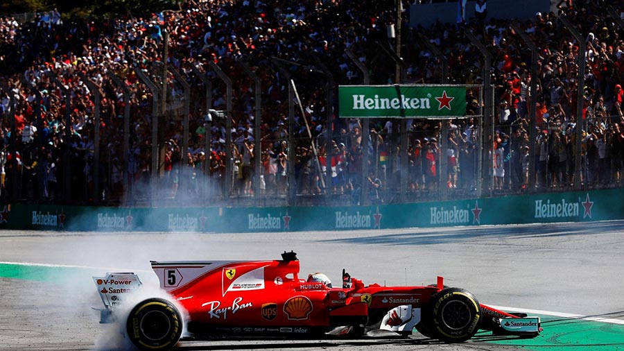 Vettel câștigă în Brazilia în fața lui Bottas