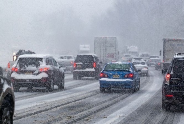 Bucureștiul a înghețat! Trafic restricționat pe A2 și blocat pe DN2