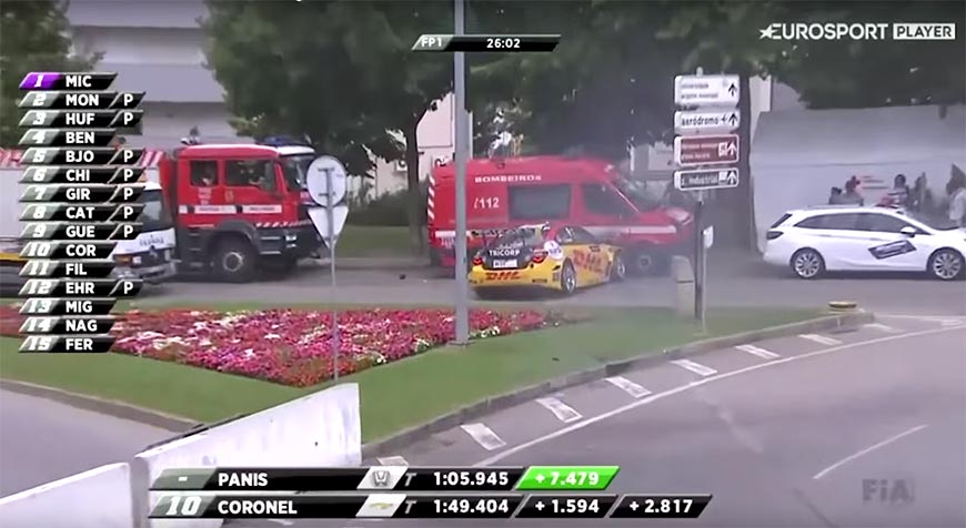 WTCC 2017 Vila Real, Portugalia: Tom Coronel a intrat într-o mașină de recuperare